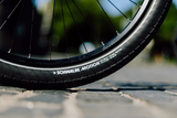 Schwalbe Motion Big Apple Tire, RaceGuard, Addix, Wire, Black/Reflective - 26 x 2.35
